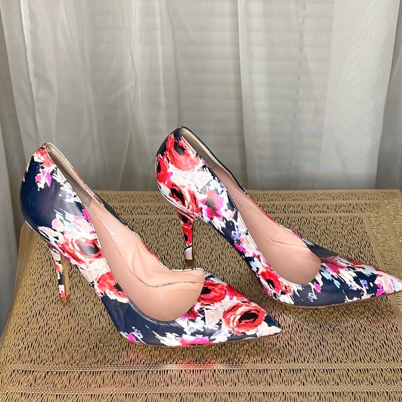 Kate Spade Floral-Print Pumps - Gently Used - Size 7 - Picture 4 of 6